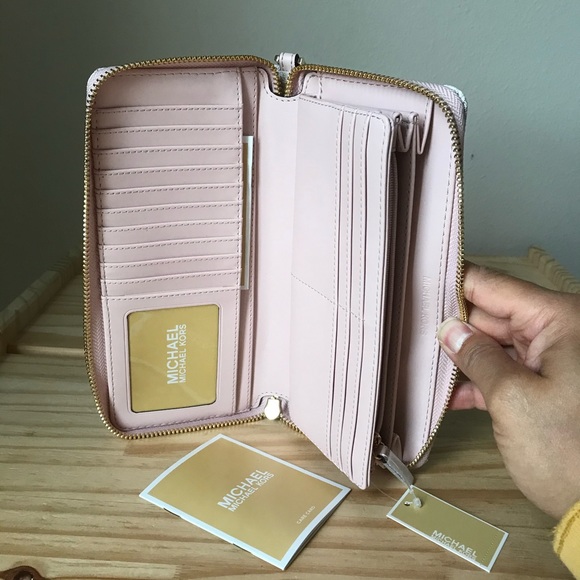 Michael Kors Wallet🎈🎈 - Picture 6 of 7